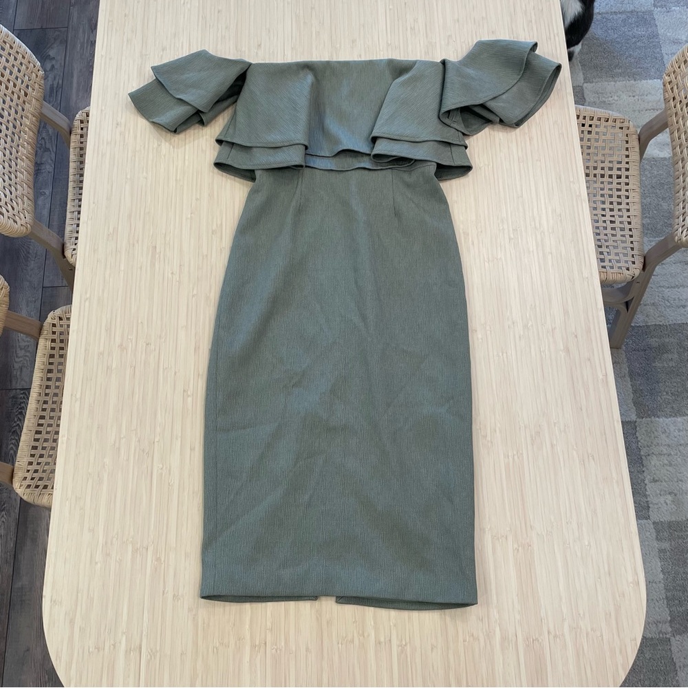 Keepsake the label green off the shoulder midi dress size small